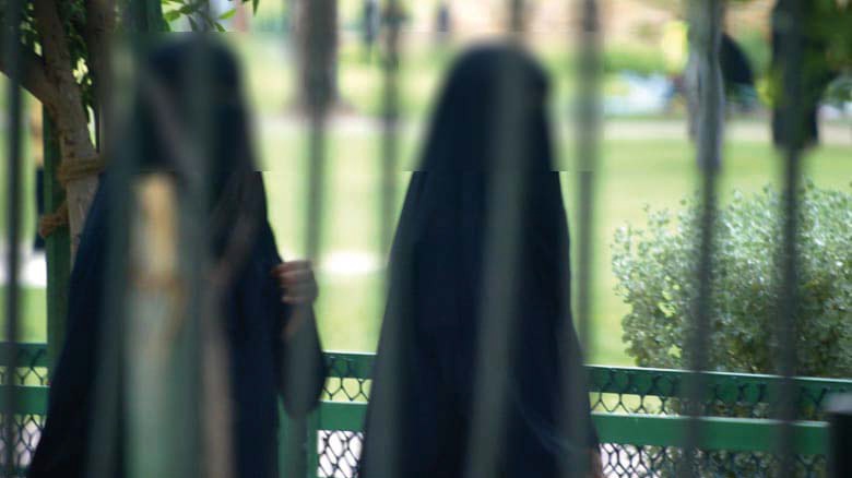مسلسل الانتهاكات مستمر اختطاف النساء وصمة عار في جبين المرتزقة الثورة نت
