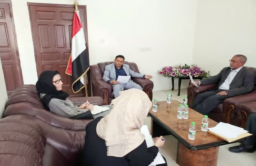 الديلمي يناقش مع رئيسة بعثة اللجنة الدولية للصليب الأحمر في اليمن انتهاكات العدوان بحق الأسرى والمعتقلين