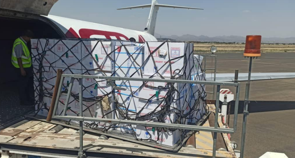 مطار صنعاء الدولي يستقبل طائرة شحن تابعة لليونيسف تحمل لقاحات