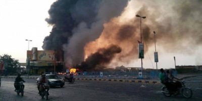 طيران العدوان السعودي يستهدف محطة بث اذاعة الحديدة بالمراوعة وابراج الارسال التلفزيوني في باجل