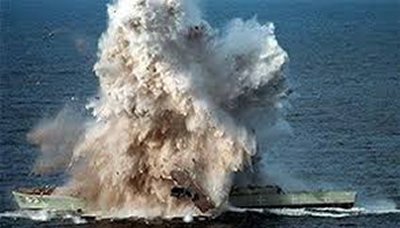 مصدر عسكري: تدمير زورق حربي للعدوان قبالة السواحل اليمنية في المخا