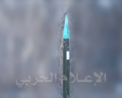 إطلاق صاروخ “قاهر ١” على قاعدة خالد الجوية في خميس مشيط