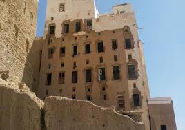 تقرير: تضرر 240 مبنىً بمدينة شبام بحضرموت جراء التفجيرات الإرهابية