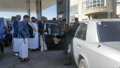 رئيس اللجنة الثورية يطلع على سير بيع المشتقات النفطية بالعاصمة صنعاء