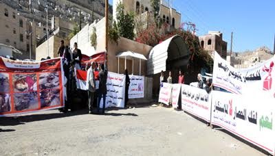 محتجون بصنعاء يستنكرون موقف الأمم المتحدة إزاء ما يتعرض له اليمن من عدوان