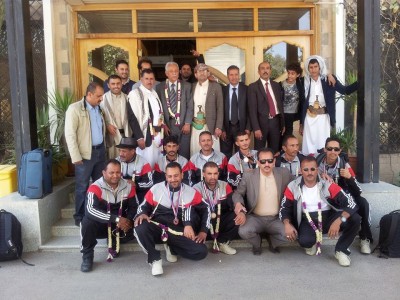 بعثة منتخبنا الوطني لالتقاط الأوتاد إلى صنعاء بعد التأهل إلى كأس العالم