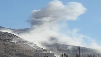 طيران العدوان يعاود استهداف مكتب الأشغال وجبل عيبان ببني مطر