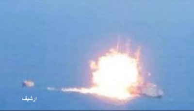مصدر عسكري :تدمير ثلاثة زوارق حربية تابعة للعدوان في السواحل اليمنية