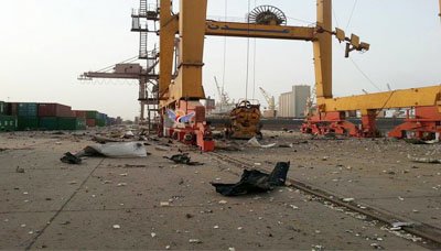 ممثل الأمم المتحدة باليمن يطلع على حجم الدمار بميناء الحديدة