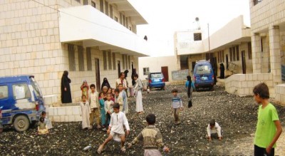 توزيع ملابس للاطفال النازحين وبطانيات لنزلاء سجون نيابات ومحاكم صنعاء