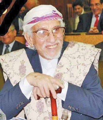 أدباء ومثقفون: رحيل الشاعر والمؤرخ والفقيه اللغوي الكبير مطهر الارياني خسارة كبيرة لليمن لا تعوض