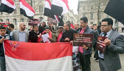 يمنيون يحتجون ضد العدوان أمام منزل رئيس وزراء بريطانيا