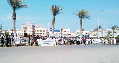 مسيرة جماهيرية بالحديدة تستنكر تهديدات العدوان بقصف الميناء