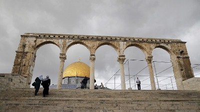 الشرطة الإسرائيلية تعتقل خطيب المسجد الأقصى