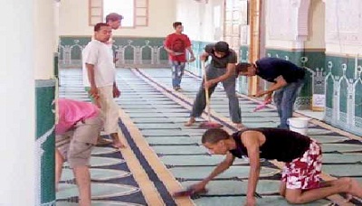 مشهد.. ” تنظيف المساجد “