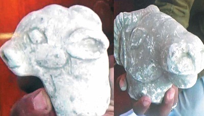 القطع الأثرية المضبوطة في يريم رؤوس من العصر الحميري