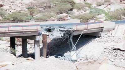 هكذا استهدف العدوان الهمجي شبكة الطرق والجسور في عموم اليمن
