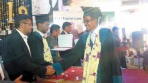 ﻛﻠﻴﺔ ﺍلمجتمع ﺑﺼﻨﻌﺎﺀ ﺗﺤﺘﻔﻞ ﺑﺘﺨﺮج ﺩﻓﻌﺔ “رؤية مهندس”