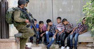 250 طفلاً فلسطينياً يقبعون في معتقلات العدو الصهيوني