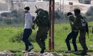 الاحتلال الإسرائيلي يعتقل 22 فلسطينياً من الضفة الغربية والقدس المحتلة