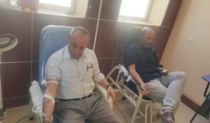 موظفو مكتب الزراعة بمحافظة صنعاء ينفذون حملة تبرع بالدم