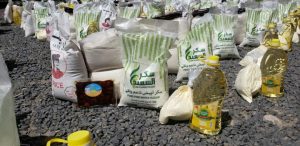 منظمة الحد من الكوارث توزع سلال غذائية للأسر الفقيرة بصنعاء