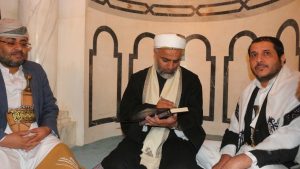 عضو السياسي الأعلى الحوثي ورئيس الأوقاف ووزير الإرشاد يزورون مفتي الديار اليمنية