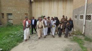 محافظ إب يطلع على أضرار السيول في إصلاحية السجن المركزي