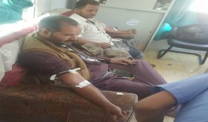 موظفو مجمع محافظة صنعاء ينفذون حملة تبرع بالدم