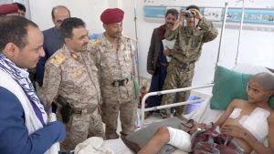 نائب قائد المنطقة العسكرية المركزية يتفقد الجرحى في مجمع 48 الطبي