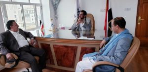 اجتماع بصنعاء يناقش آلية التعاون بين وزارة الشؤون القانونية وهيئة الأوقاف