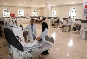 تفقد مركز الغسيل الكلوي والمعمل الصيدلاني بهيئة مستشفى ذمار العام