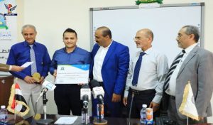طبيب يمني يحصل على المرتبة الأولى في اختبار الزمالة البريطانية