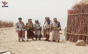 محافظ صنعاء يتفقد أحوال المرابطين في جبهات مأرب ويشيد معنوياتهم