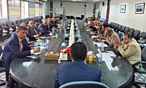 وزارة الاتصالات والغرفة التجارية تناقشان سبل تعزيز التعاون