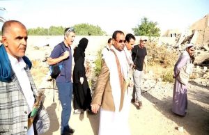 محافظ صعدة يطلع على حجم الدمار في مبنى المحافظة ومرافق حكومية جراء غارات العدوان