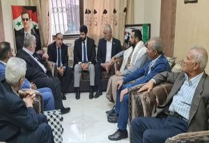 سفير اليمن في سوريا يقدّم واجب العزاء لأسرة الشهيد السوري مدحت الصالح