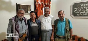 محافظ الحديدة قحيم يكرم والد الشهيد البطل هاني طومر بدرع المحافظة