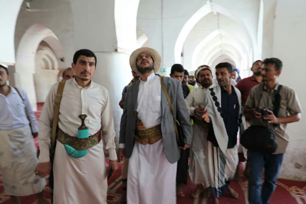 رئيس هيئة الأوقاف يتفقد الجامع الكبير وجامع الأشاعر ومقام أويس القرني في زبيد بالحديدة