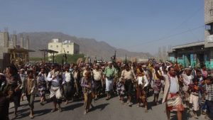 ووقفة ومسيرة حاشدة بمديرية جبل راس تحمّل أمريكا مسؤولية استمرار العدوان والحصار