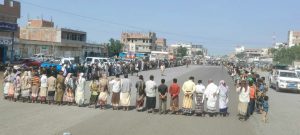 وقفة قبلية لأبناء مديريات المربع الجنوبي بالحديدة تندد بانتهاكات العدوان واستمراره في التصعيد العسكري
