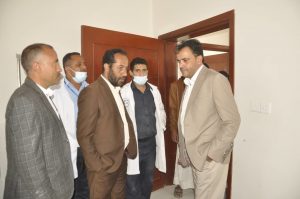 وكيل محافظة صنعاء يتفقد مستشفى عومرة في أرحب