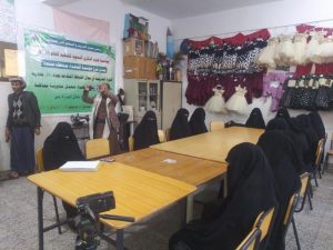 وكيل محافظة صنعاء يفتتح مدرسة بمخيم النازحين في قاع الرقة بهمدان