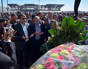 وزير الاتصالات يضع إكليلا من الزهور على ضريح الرئيس الشهيد الصماد