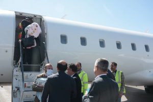 الطفلان التوأم محمد وأحمد البخيتي يعودان إلى صنعاء بعد عملية فصل ناجحة في الأردن
