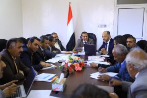 اجتماع برئاسة وزير الصناعة يناقش سبل وآليات النهوض بالشركة اليمنية لتكرير وتعليب الملح