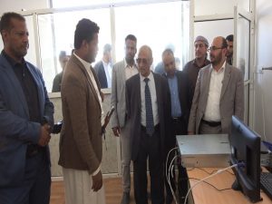 الزبيري يطلع على التجهيزات النهائية بسوق العاصمة المركزي للأسماك