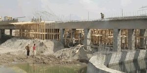تفقد سير العمل في مشروع إعادة تأهيل جسر وادي مور بمديرية الزهرة بالحديدة