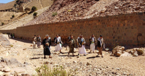 محافظ صعدة يطلع على موقع إنشاء سد الجرفين بمديرية ساقين