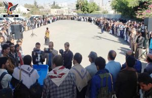 جامعة إب تنظم وقفة وبازار دعما للقوة الصاروخية والطيران المسير